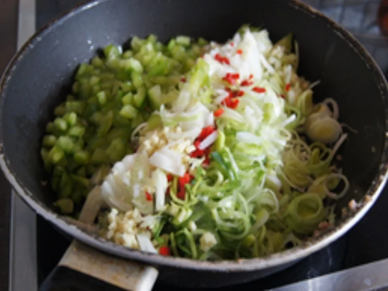 Rezept: Pikant gefüllte und gebackene Paprika Bild Nr. 8 Pikant gefüllte und gebackene Paprika - Rezept - Bild Nr. 8