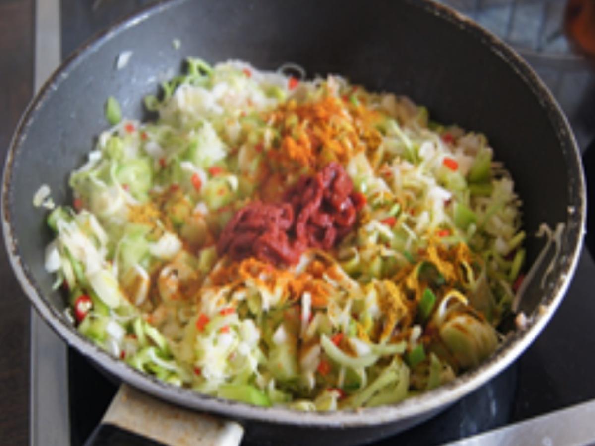 Pikant gefüllte und gebackene Paprika - Rezept - Bild Nr. 9