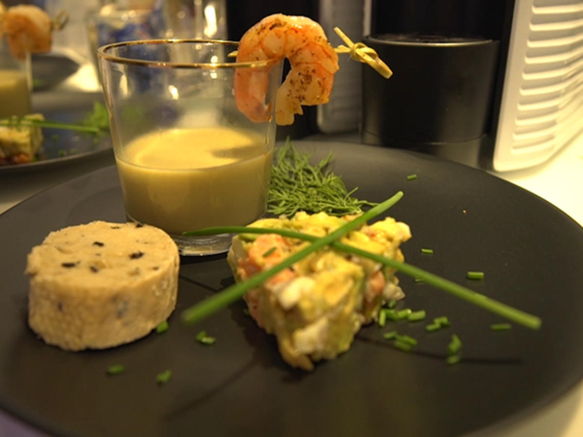 Fisch Tatar mit Avocado-Kokos-Süppchen - Rezept - kochbar.de