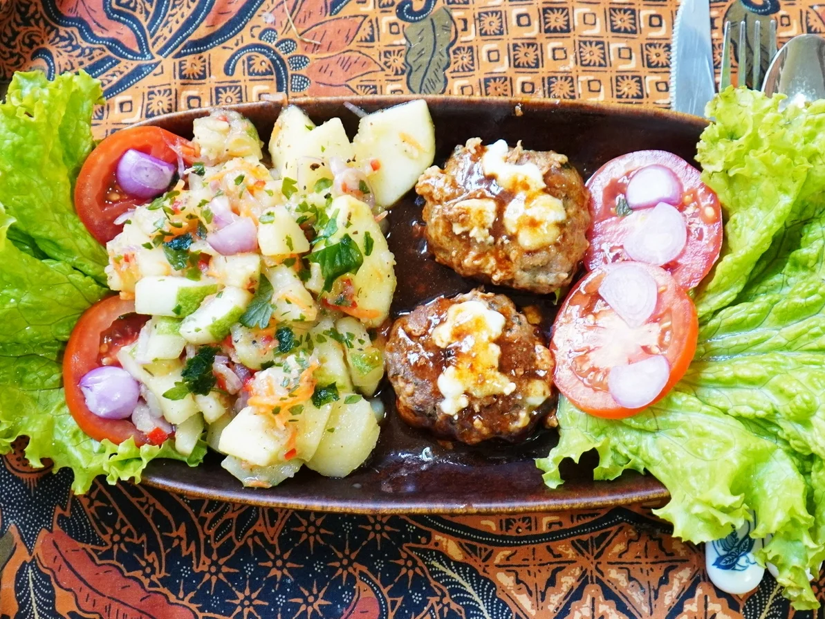 Rezept: Gefüllte Buletten mit Kartoffelsalat ala Loni Bild Nr. 14460 Gefüllte Buletten mit Kartoffelsalat ala Loni - Rezept - Bild Nr. 14460