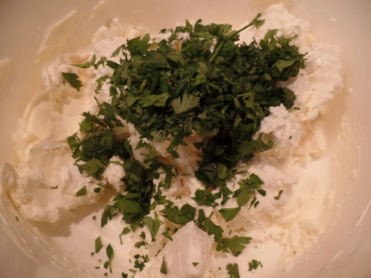 Kräuter-Frischkäse-Bällchen in Knoblauchöl - Rezept - Bild Nr. 14465