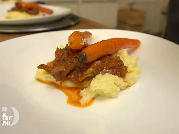 Kollweider Kalbsnacken-Gulasch, Stampf von Queen Anne mit Natuna Möhrchen - Rezept - Bild Nr. 14460