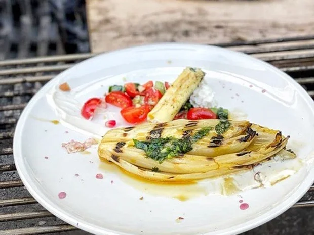 Rezept: Chicorée und Gin - zusamm’n in Flamm' (Sammy Amara) Bild Nr. 2 Chicorée und Gin - zusamm’n in Flamm' (Sammy Amara) - Rezept - Bild Nr. 2