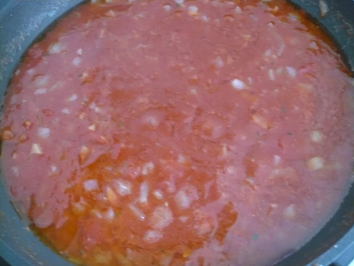 Hähnchen mit Kartoffeln, Paprika und Lauch in Tomatensoße - Rezept - Bild Nr. 14506