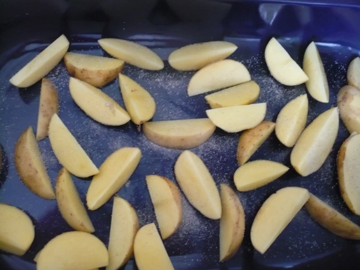 Hähnchen mit Kartoffeln, Paprika und Lauch in Tomatensoße - Rezept - Bild Nr. 14507