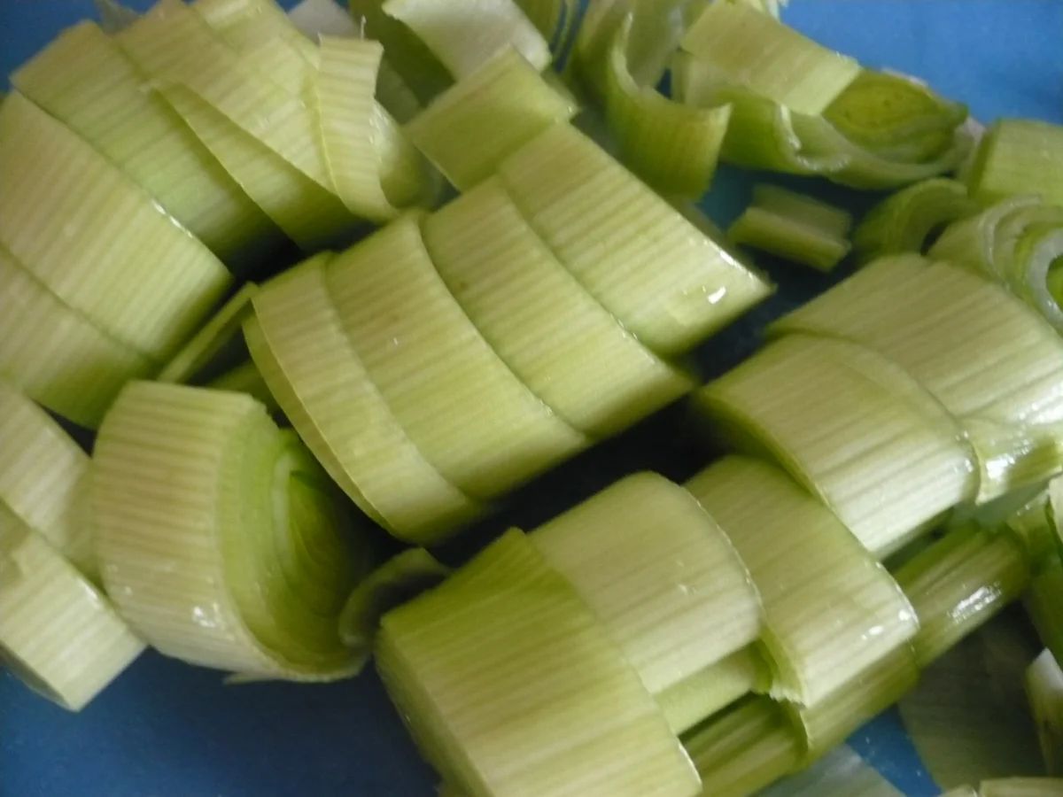 Hähnchen mit Kartoffeln, Paprika und Lauch in Tomatensoße - Rezept - Bild Nr. 14509