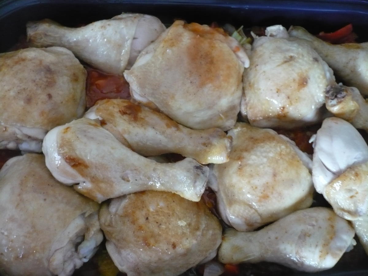 Hähnchen mit Kartoffeln, Paprika und Lauch in Tomatensoße - Rezept - Bild Nr. 14512