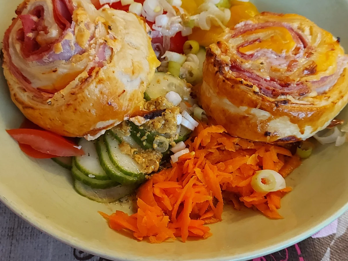 Blättertei-Pizza-Schnecken - Rezept - Bild Nr. 14515