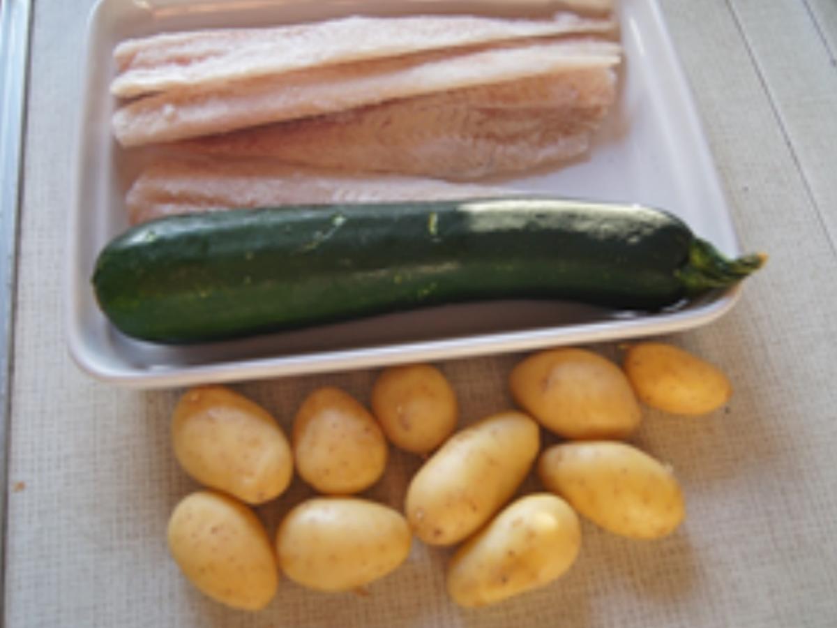 Gebratenes Alaska-Seelachsfilet mit Zucchini und Kümmel-Drillingen - Rezept - Bild Nr. 3