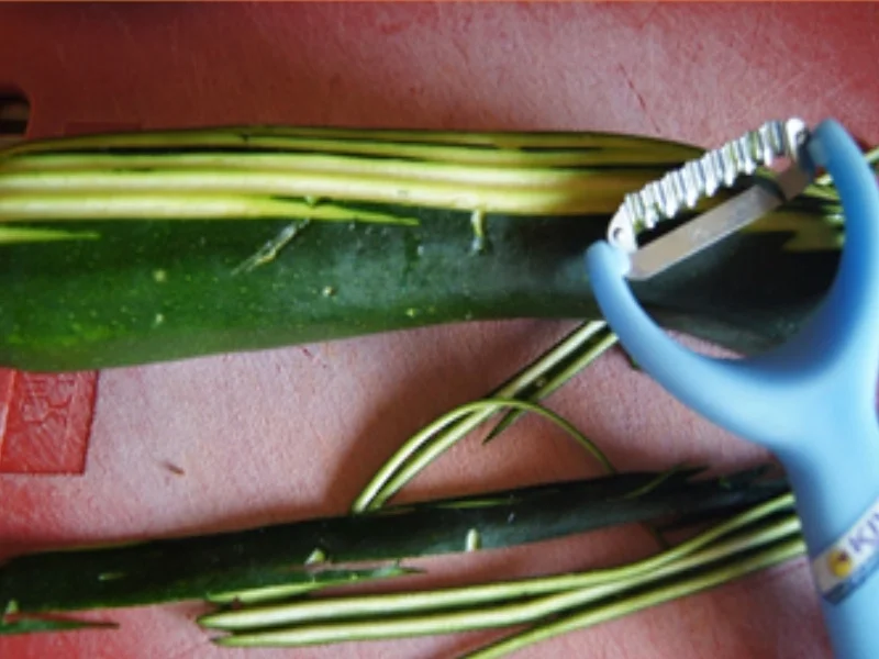 Rezept: Gebratenes Alaska-Seelachsfilet mit Zucchini und Kümmel-Drillingen Bild Nr. 7 Gebratenes Alaska-Seelachsfilet mit Zucchini und Kümmel-Drillingen - Rezept - Bild Nr. 7