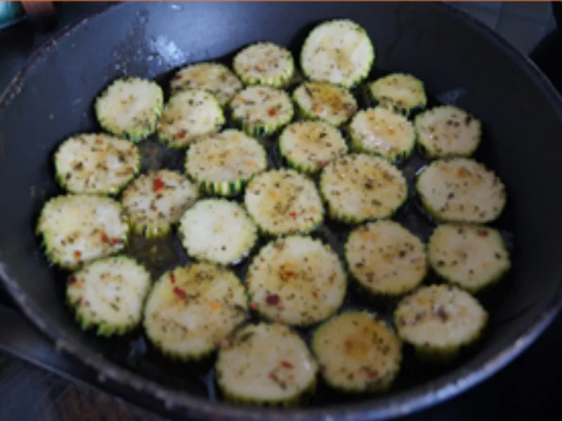 Rezept: Gebratenes Alaska-Seelachsfilet mit Zucchini und Kümmel-Drillingen Bild Nr. 12 Gebratenes Alaska-Seelachsfilet mit Zucchini und Kümmel-Drillingen - Rezept - Bild Nr. 12