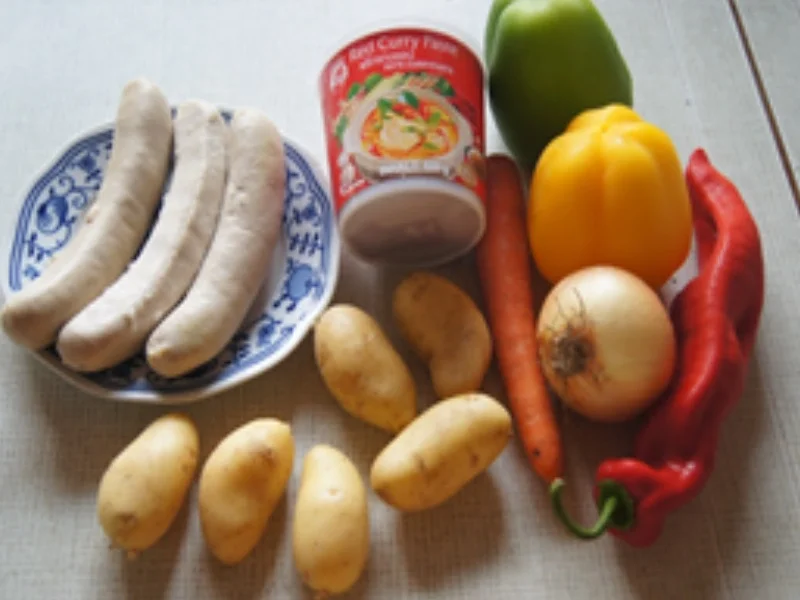 Rezept: Bratwurst mit rotem Currygemüse und Drillingen Bild Nr. 3 Bratwurst mit rotem Currygemüse und Drillingen - Rezept - Bild Nr. 3