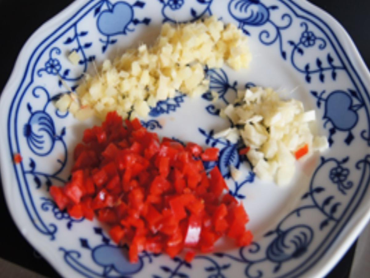 Bratwurst mit rotem Currygemüse und Drillingen - Rezept - Bild Nr. 7