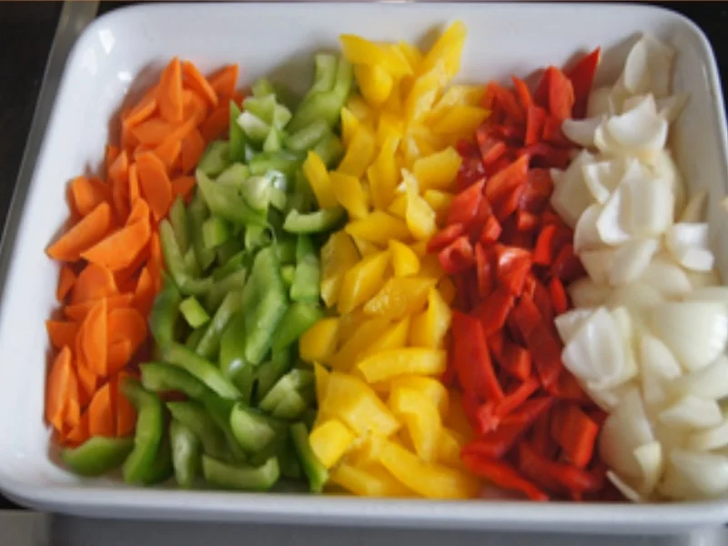 Rezept: Bratwurst mit rotem Currygemüse und Drillingen Bild Nr. 8 Bratwurst mit rotem Currygemüse und Drillingen - Rezept - Bild Nr. 8