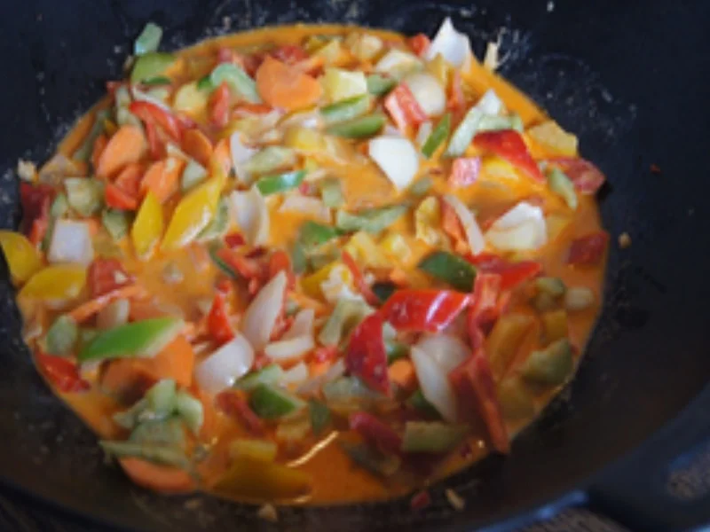 Rezept: Bratwurst mit rotem Currygemüse und Drillingen Bild Nr. 14 Bratwurst mit rotem Currygemüse und Drillingen - Rezept - Bild Nr. 14