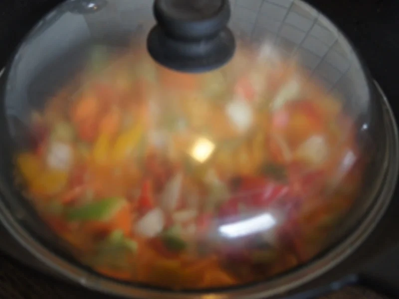 Rezept: Bratwurst mit rotem Currygemüse und Drillingen Bild Nr. 16 Bratwurst mit rotem Currygemüse und Drillingen - Rezept - Bild Nr. 16