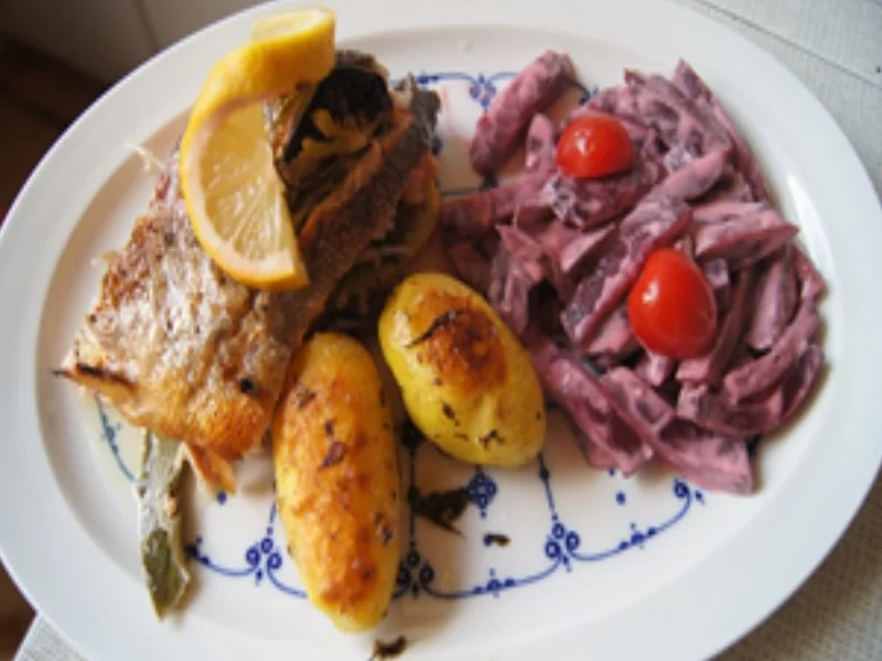 Backofen-Lachsforelle mit Rosmarin-Drillingen und Rote-Bete-Salat - Rezept - Bild Nr. 2