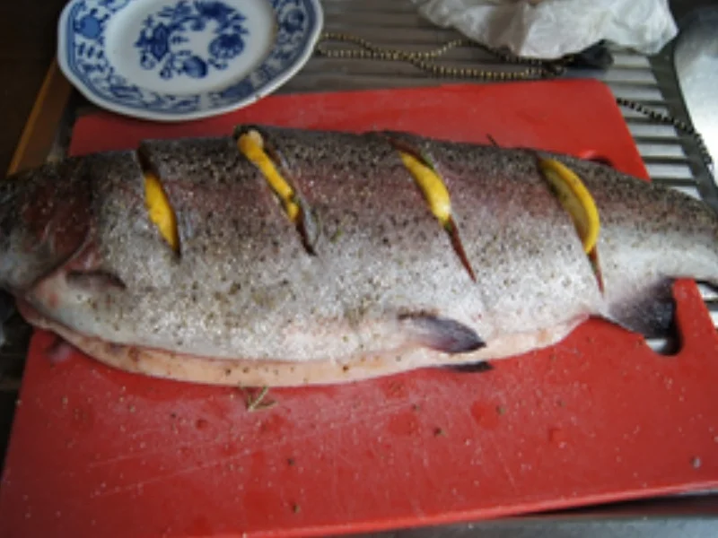 Backofen-Lachsforelle mit Rosmarin-Drillingen und Rote-Bete-Salat - Rezept - Bild Nr. 4