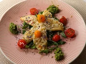 Italien – Hausgemachte Ravioli gebettet auf Grün, umrahmt von Basilikum-Pesto - Rezept - Bild Nr. 14502