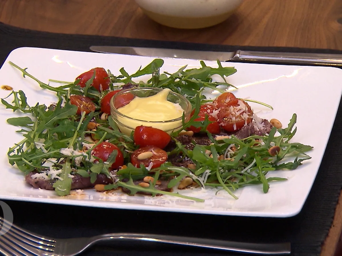 Rezept: Geflämmtes Rinderfilet mit Rucola, Honigtomaten und Pinienkernen Bild Nr. 14502 Geflämmtes Rinderfilet mit Rucola, Honigtomaten und Pinienkernen - Rezept - Bild Nr. 14502
