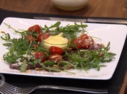 Geflämmtes Rinderfilet mit Rucola, Honigtomaten und Pinienkernen - Rezept - Bild Nr. 14502