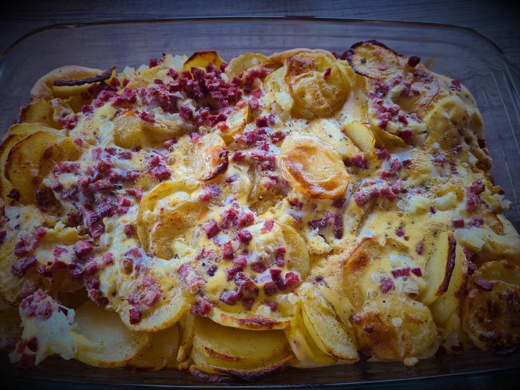 Bratkartoffeln mit Ei und Speck aus dem Ofen - Rezept