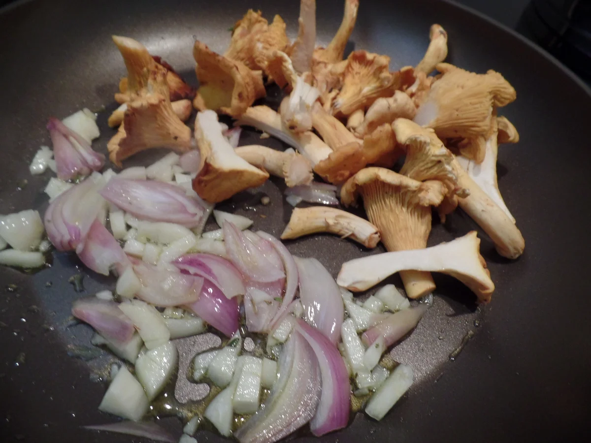 Bandnudeln mit Pfifferlingen und frischen Kräutern - Rezept - Bild Nr. 14514