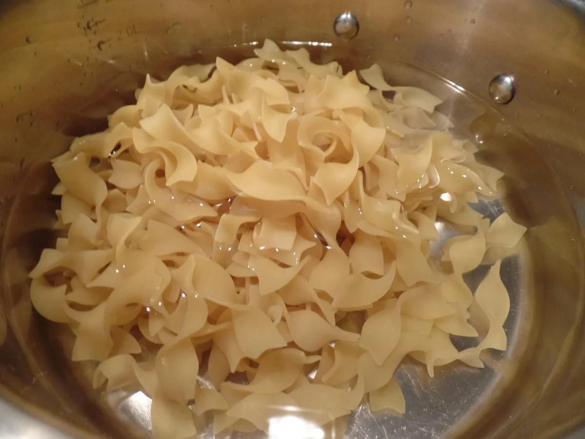 Bandnudeln mit Pfifferlingen und frischen Kräutern - Rezept - Bild Nr. 14516