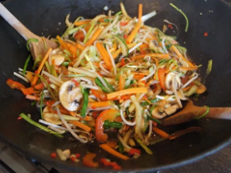 Mie-Nudeln mit Gemüsemix, Ei und ausgebackenen Hähnchennuggets - Rezept - Bild Nr. 14521