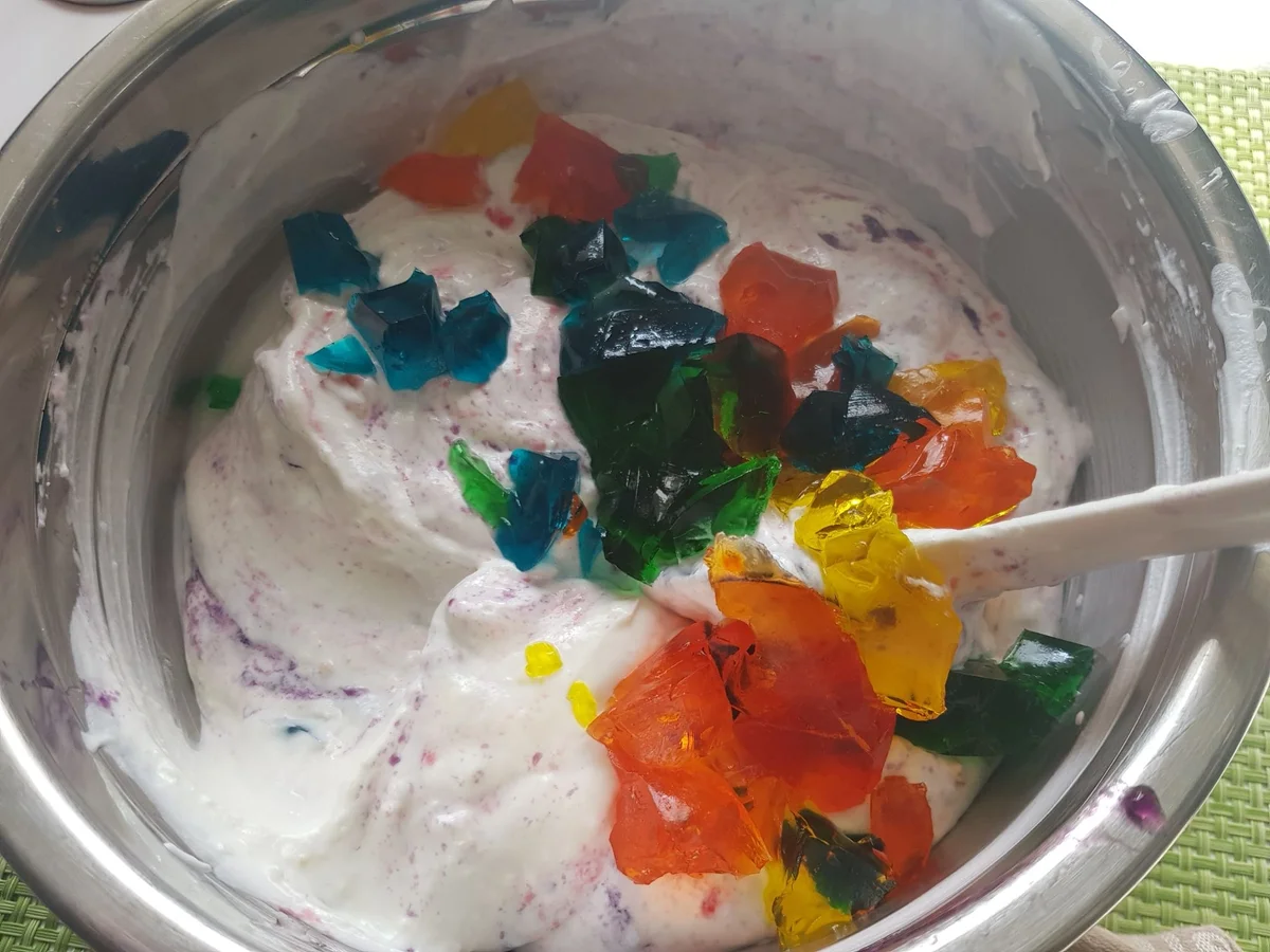 Quark-Mousse mit bunten Splittern und Nektarinen-Creme - Rezept - Bild Nr. 14520