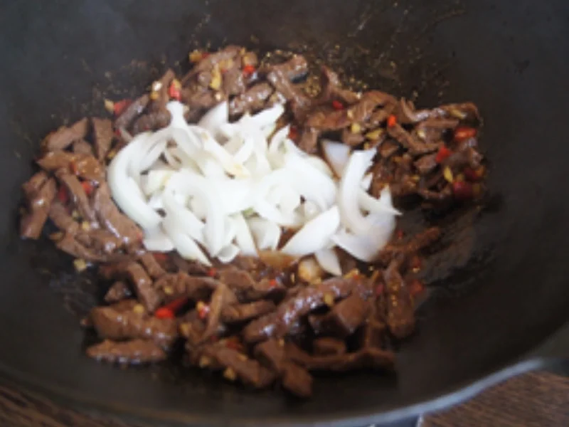 Rindfleisch mit Zwiebeln, Bambus und Basmatireis - Rezept - Bild Nr. 14522