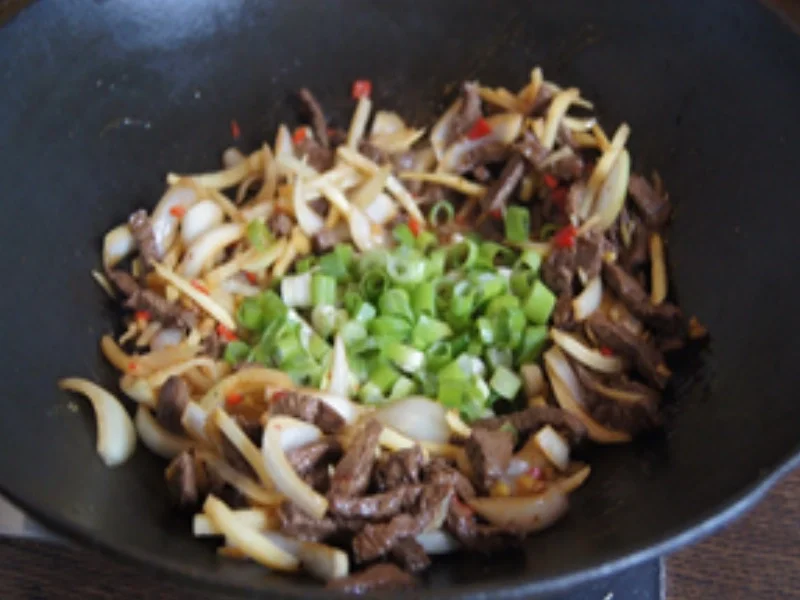 Rindfleisch mit Zwiebeln, Bambus und Basmatireis - Rezept - Bild Nr. 14524