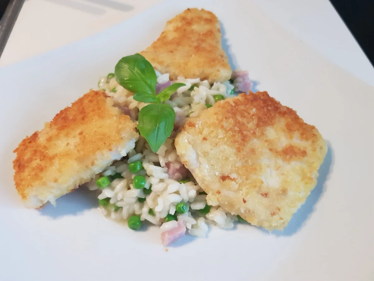 Zanderfilet im Parmesan-Mantel auf Risi e Bisi - Rezept - Bild Nr. 14512