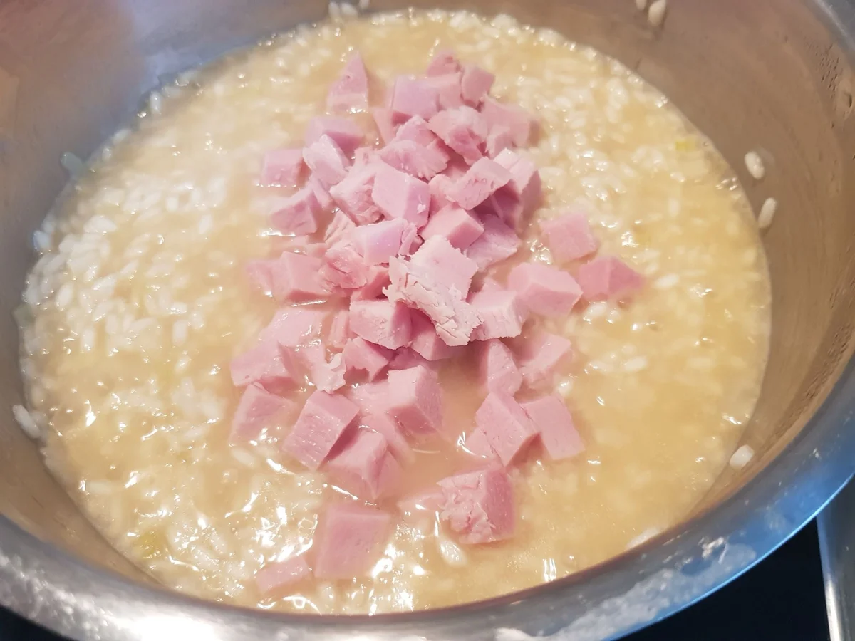 Zanderfilet im Parmesan-Mantel auf Risi e Bisi - Rezept - Bild Nr. 14515