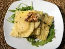 Frischkäse-Steinpilz-Ravioli, geschwenkt in Bärlauchbutter auf Rucolabett - Rezept - Bild Nr. 14519