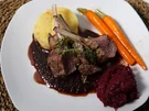 Lammkarree mit Kräuterhaube an Portweinsauce - Rezept - Bild Nr. 2