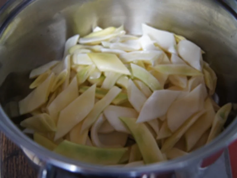 Ausgebackenes Pangasius-Filet mit gelben Stangenbohnen und Bechamel-Drillingen - Rezept - Bild Nr. 11