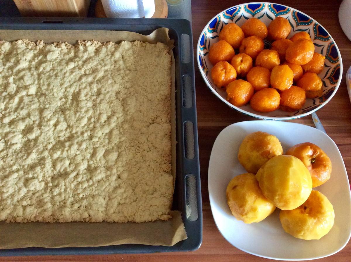 Krümelkuchen mit Pfirsichen und Aprikosen - Rezept - Bild Nr. 14535
