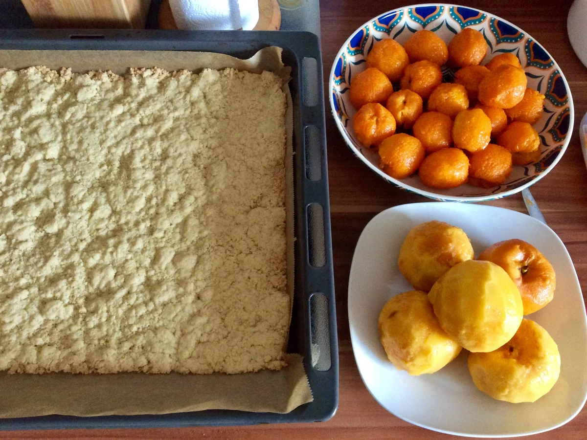 Krümelkuchen mit Pfirsichen und Aprikosen - Rezept - Bild Nr. 14535