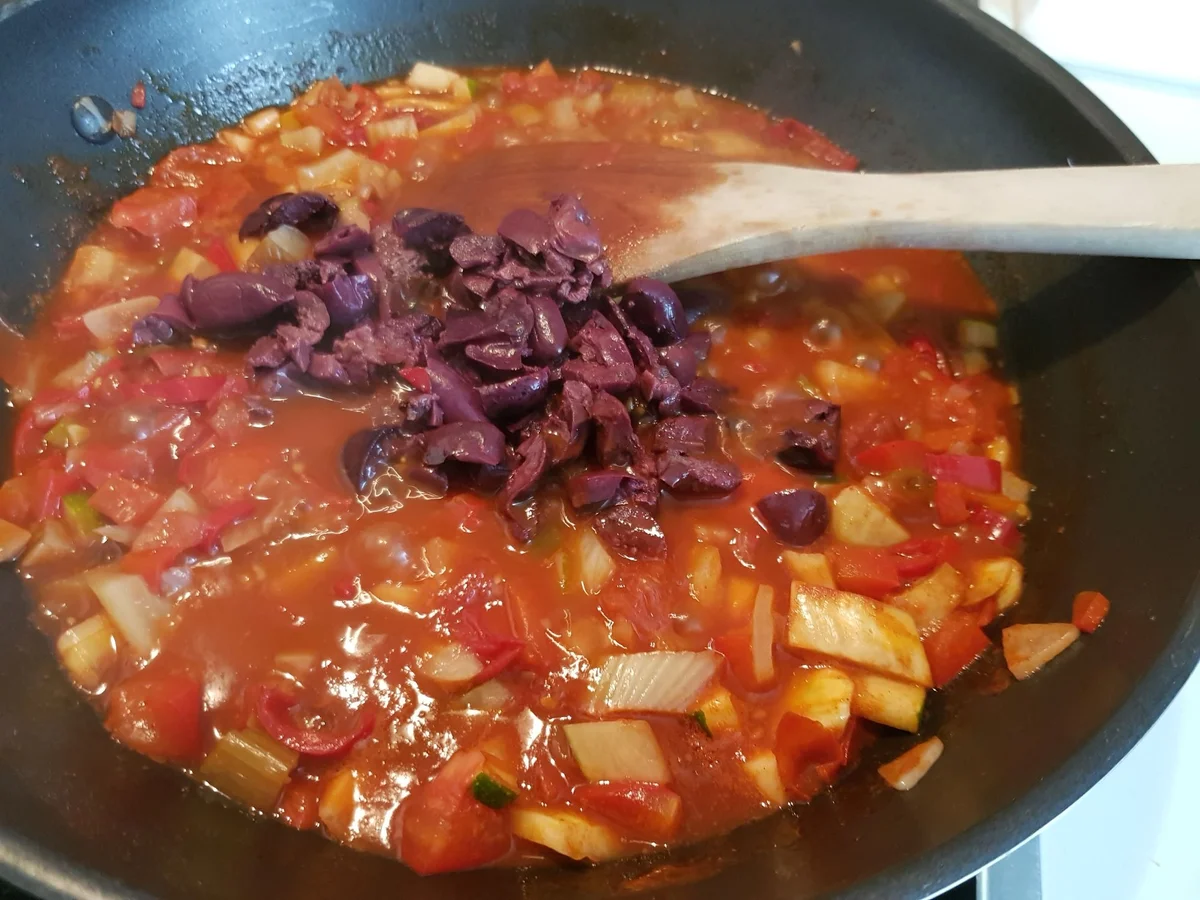 Puten-Rouladen auf Gemüse, mediterran, mit Spinat-Spätzle - Rezept - Bild Nr. 14529