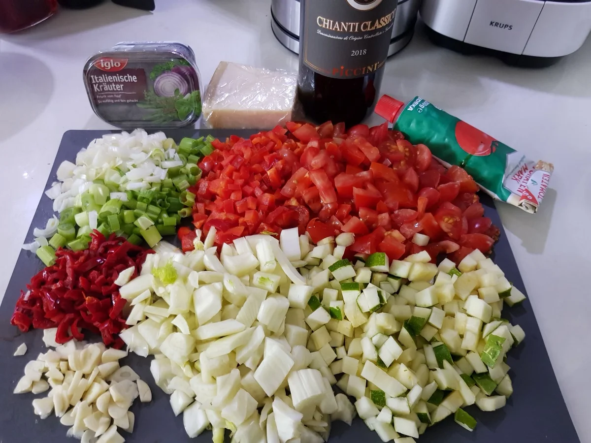 Puten-Rouladen auf Gemüse, mediterran, mit Spinat-Spätzle - Rezept - Bild Nr. 14532