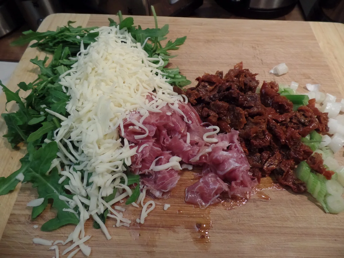 Schinken-Rucola -Tomaten-Röllchen mit Käse - Rezept - Bild Nr. 14550