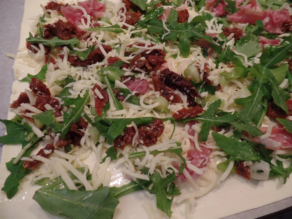 Schinken-Rucola -Tomaten-Röllchen mit Käse - Rezept - Bild Nr. 14553