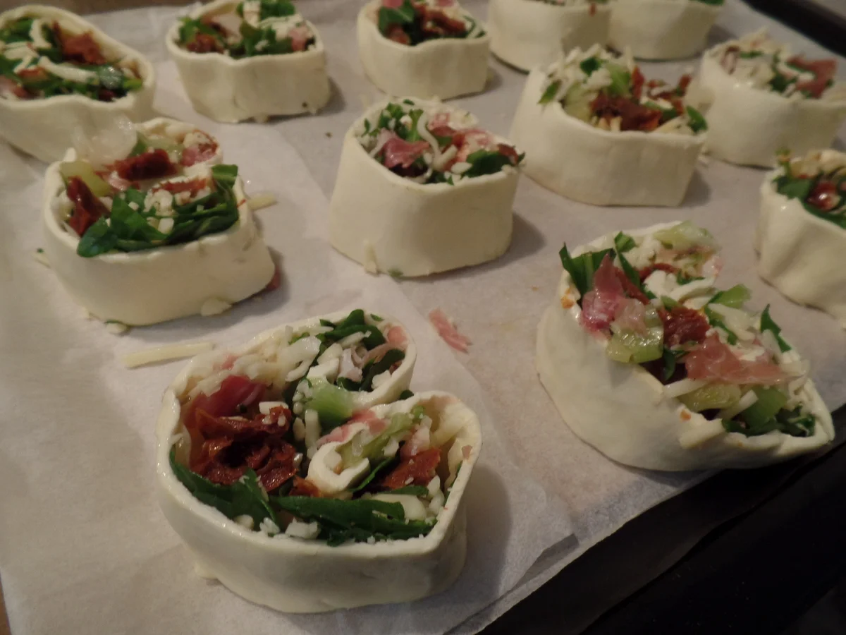 Schinken-Rucola -Tomaten-Röllchen mit Käse - Rezept - Bild Nr. 14558