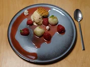 Erdbeeren mit einer Limettenschaummousse und Waffeleis - Rezept - Bild Nr. 2