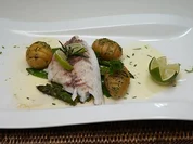 Salziges aus dem Meer an Limettenschaum, dazu Fächerkartoffeln und edles saisonales Gemüse - Rezept - Bild Nr. 14549