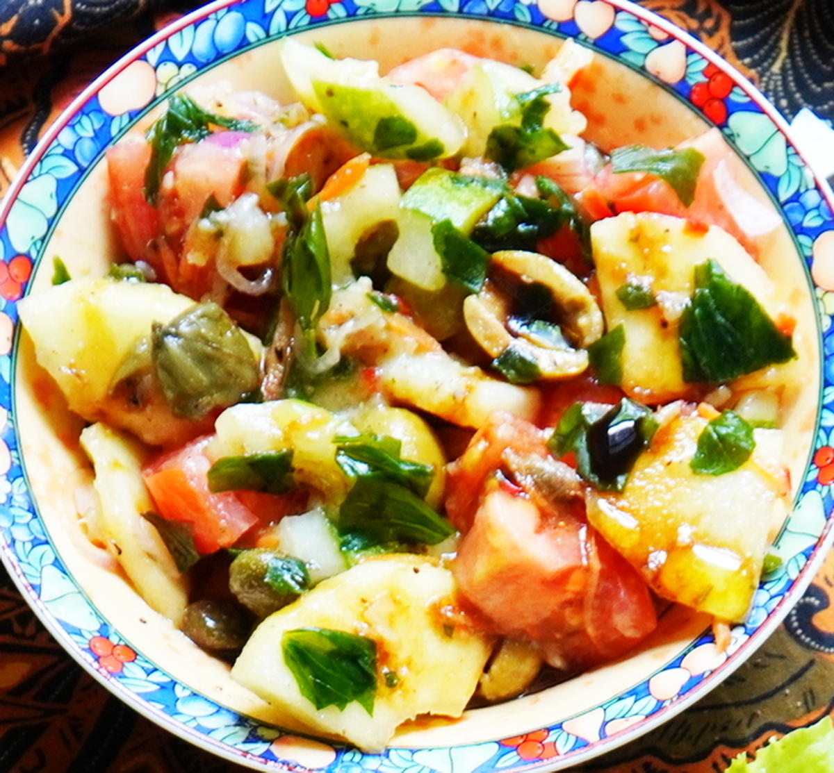 Gemischter Gurkensalat mit Apfelstücken - Rezept - Bild Nr. 14552