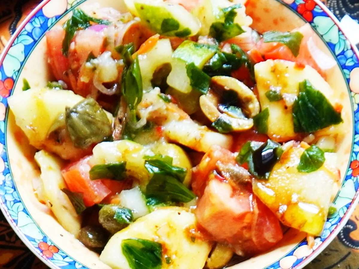 Gemischter Gurkensalat mit Apfelstücken - Rezept - Bild Nr. 14552