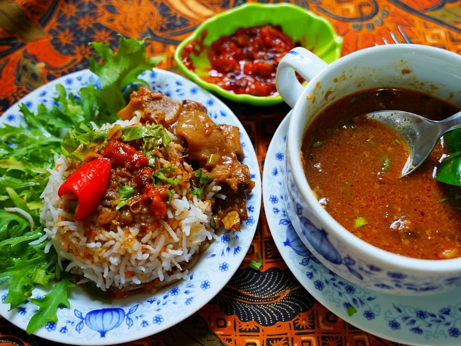 Rezept: Ochsenschwanzsuppe "Manado" -- Sop Buntut Sapi ala Manado Bild Nr. 14552 Ochsenschwanzsuppe "Manado" -- Sop Buntut Sapi ala Manado - Rezept - Bild Nr. 14552