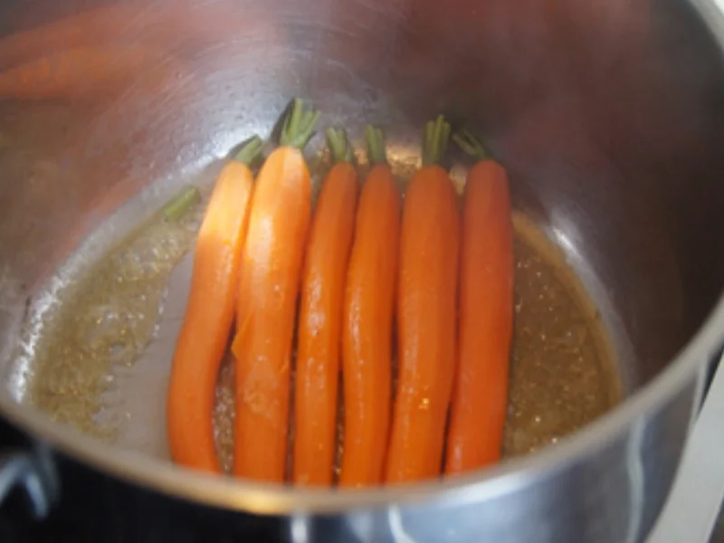 Pfannen Fisch mit Honigbundmöhren und Kartoffelstampf - Rezept - Bild Nr. 14558